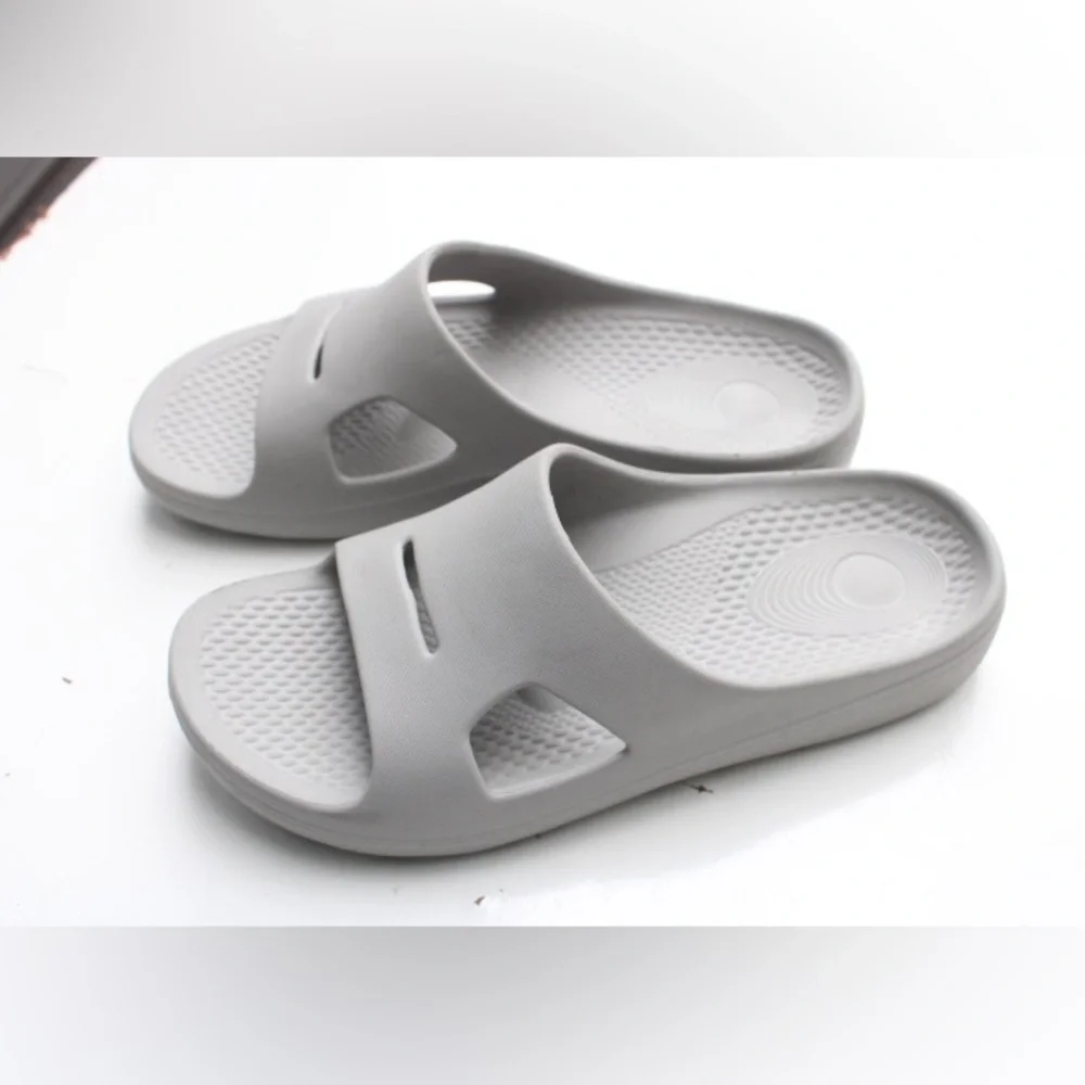 NWOT REVITALIGN Fusion Strive slide sandals